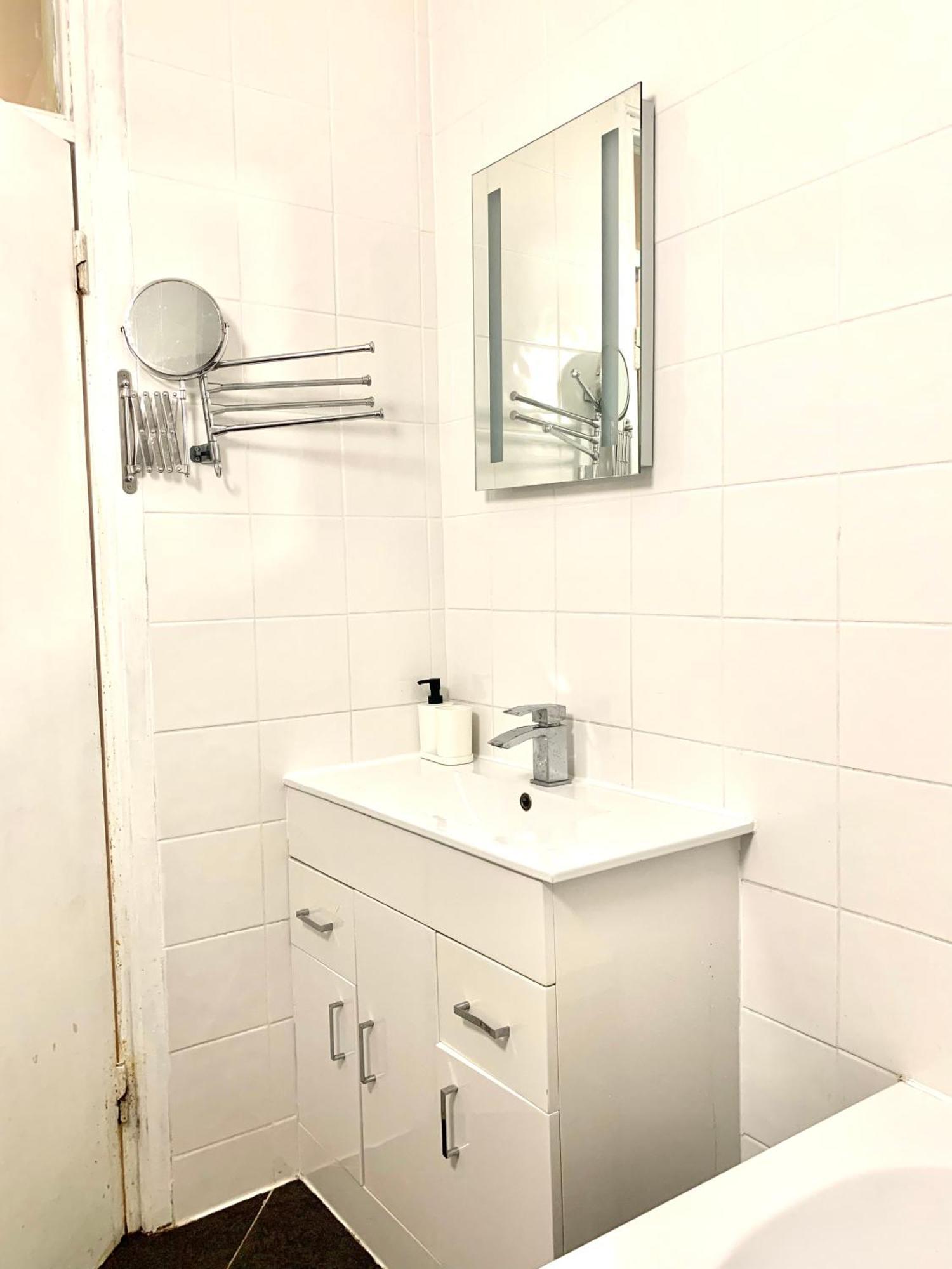Cosy 2 Bedroom Apartment In Swiss Cottage. London Exterior foto